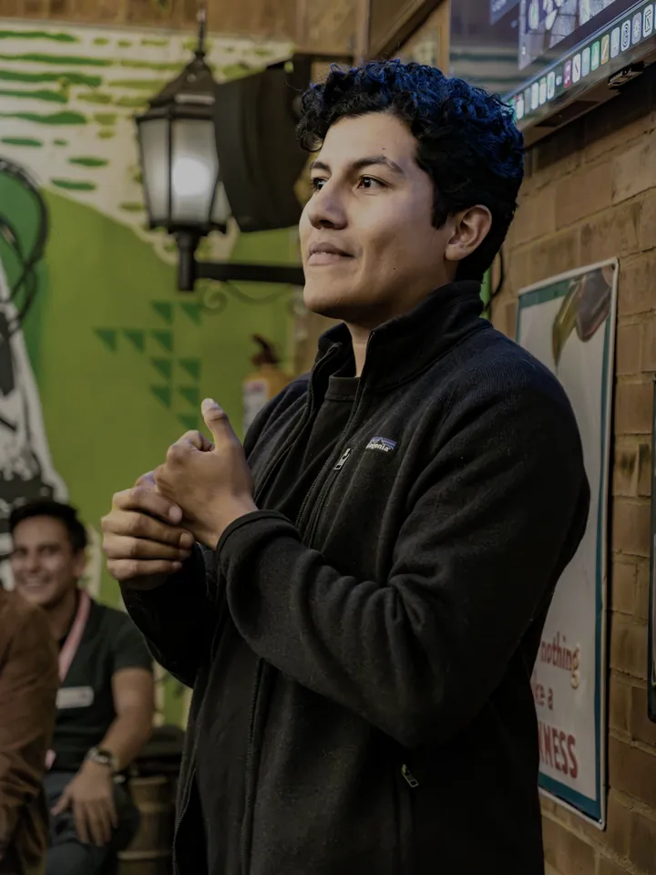 Miembros de la comunidad en un evento